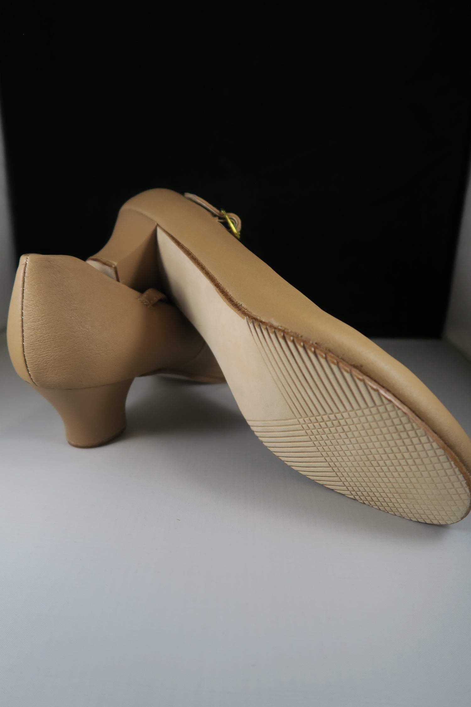 Low Heel Chorus Shoes Beige